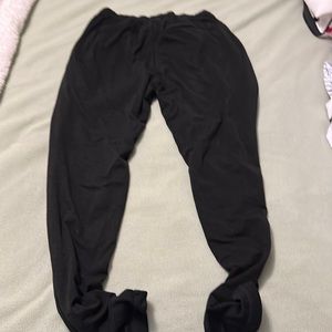 New without tags Vuori Super soft Jogger black color